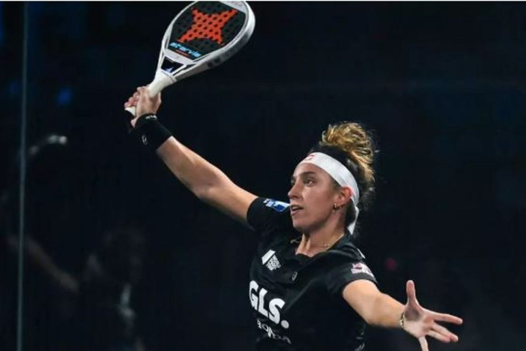 Bea Gonzalez holding a racket and jumping