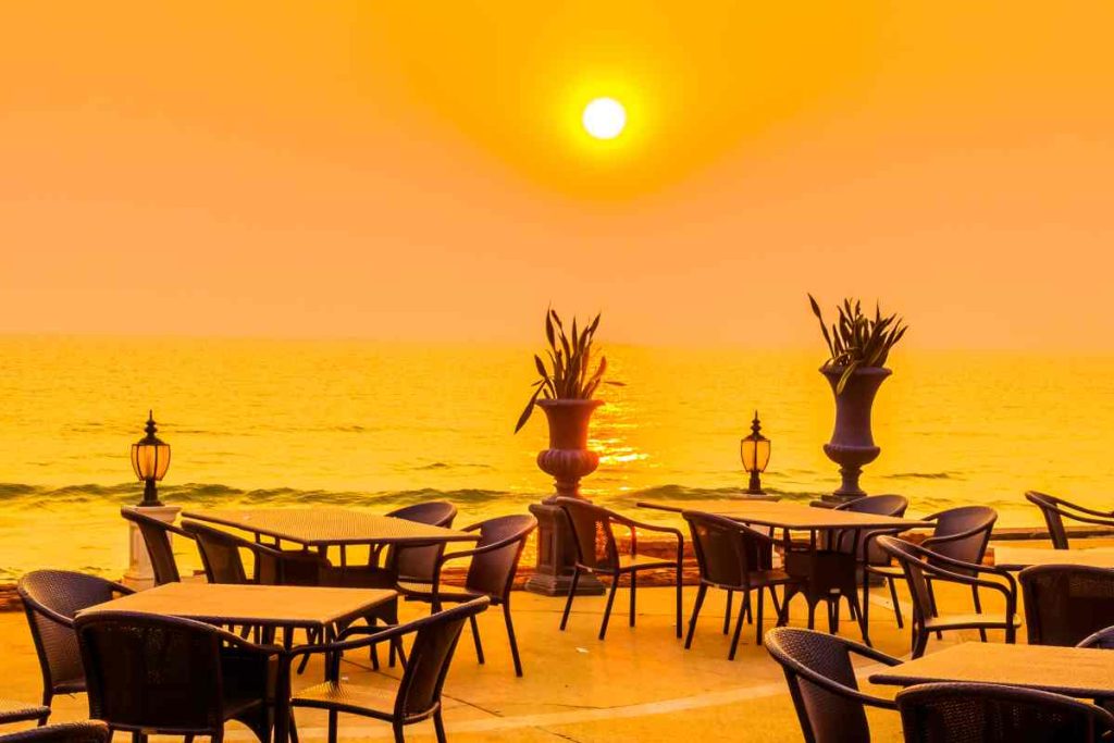 beach-dinner-two-summer-white